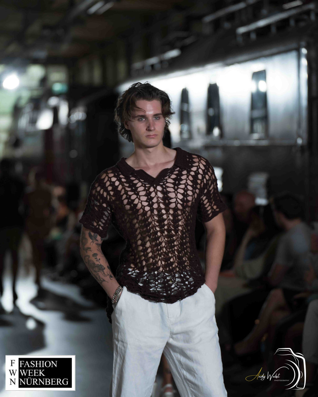 Sleeveless Mesh Shirt