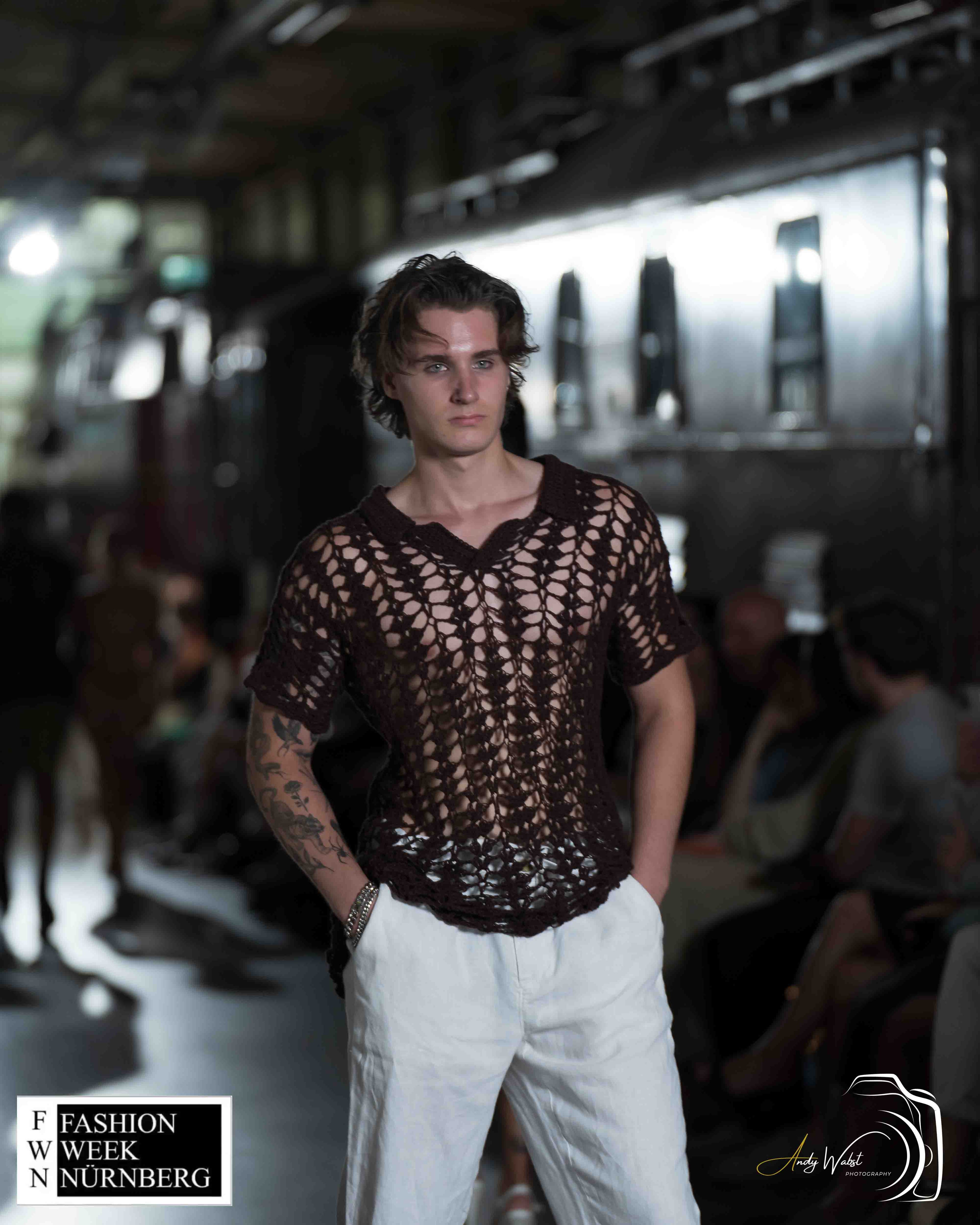Sleeveless Mesh Shirt