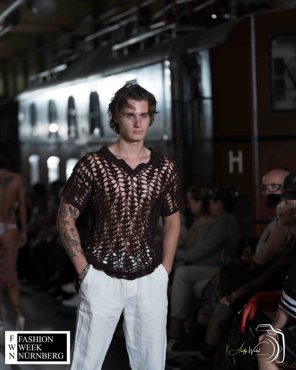 Sleeveless Mesh Shirt