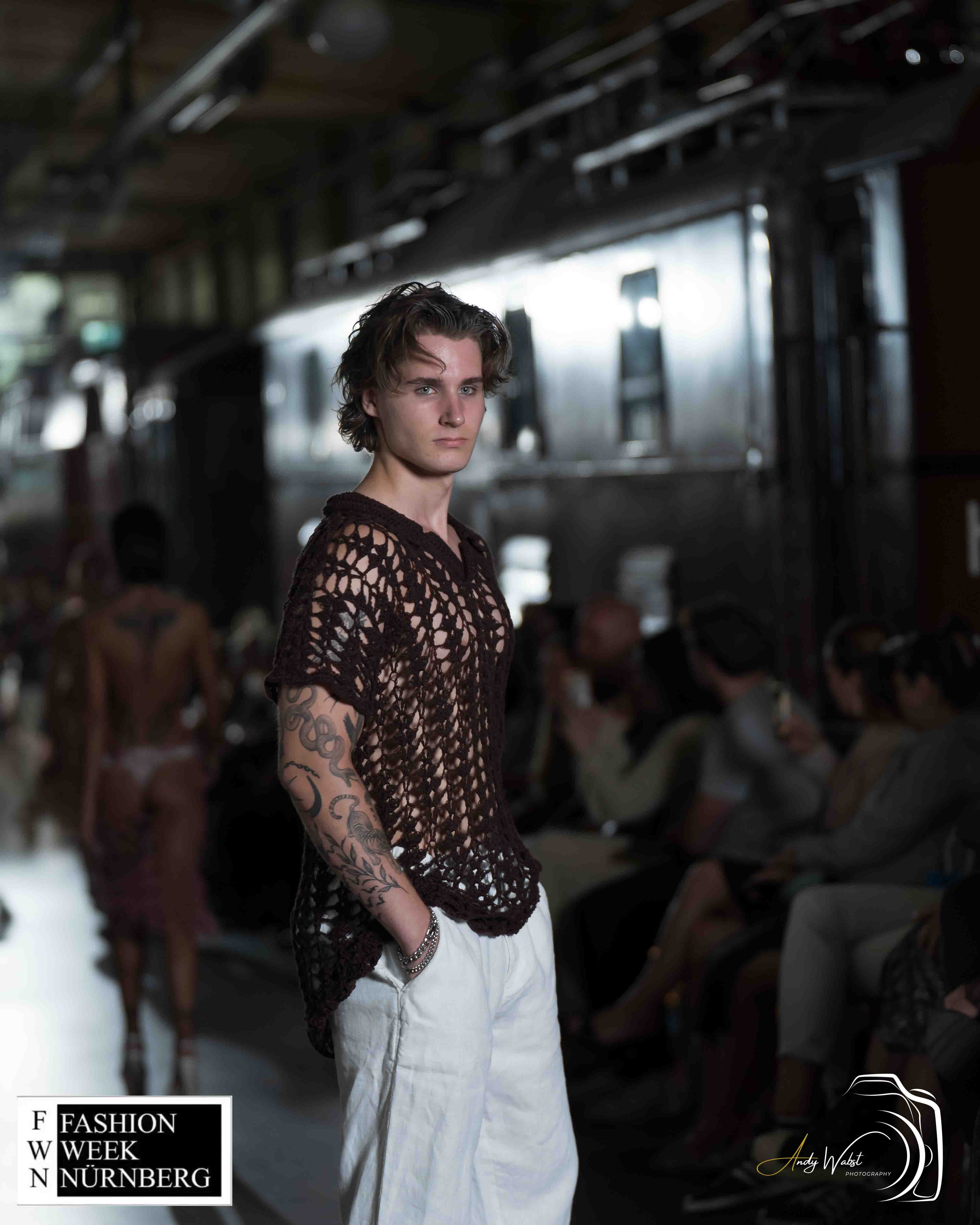 Sleeveless Mesh Shirt